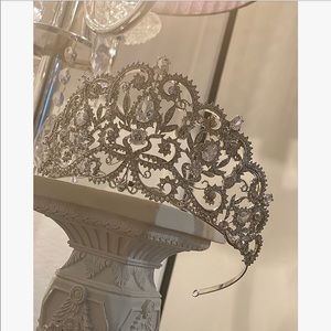 A royal inspired silver diamond tear drop tiara